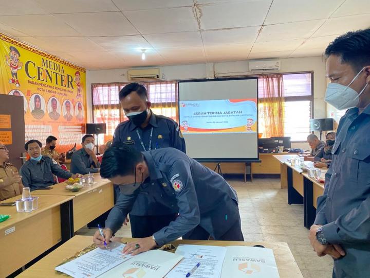 Kepala Sekertariat Bawaslu Bandarlampung Resmi Berganti